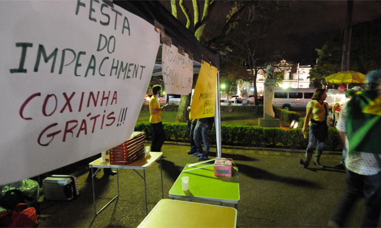 Manifestantes a favor de temer se reuniram na Praça da Liberdade (Foto: PMMG/Divulgação)